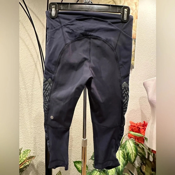 Lululemon Athletica cropped leggings size 4 - Picture 3 of 8